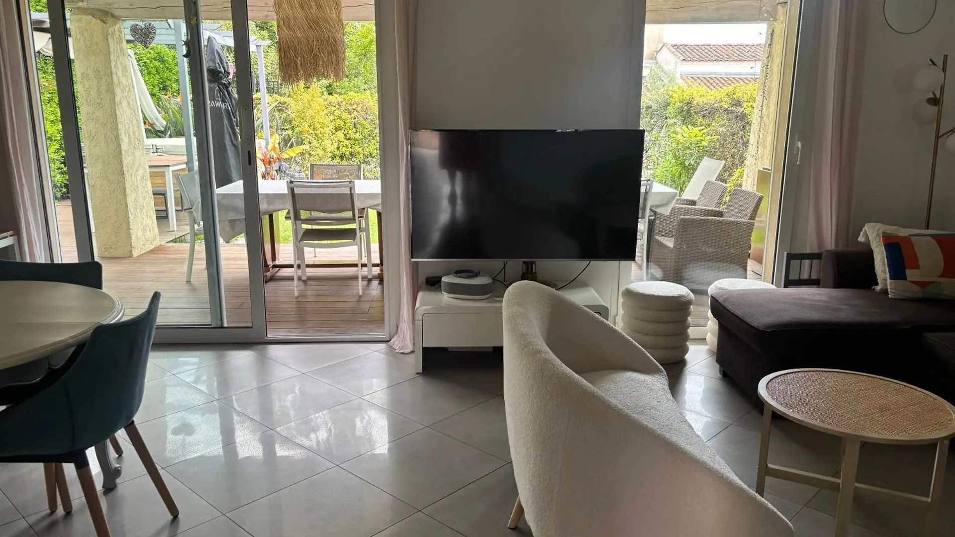 Prázdninový dům Maison Antibes Avec Jardin Privatif, 4 Chambres, Calme Dans Residence Avec Piscine
