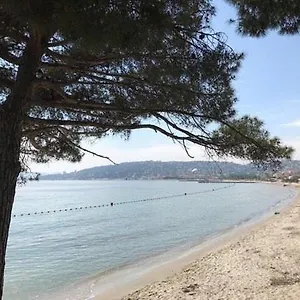 Juan Les Pins, T2 Cosy Et Confortable, Avec Parking En Sous-sol, Proche Plages Et Commerces Antibes