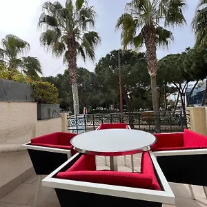 Sur La Pinède à Juan Les Pins Antibes