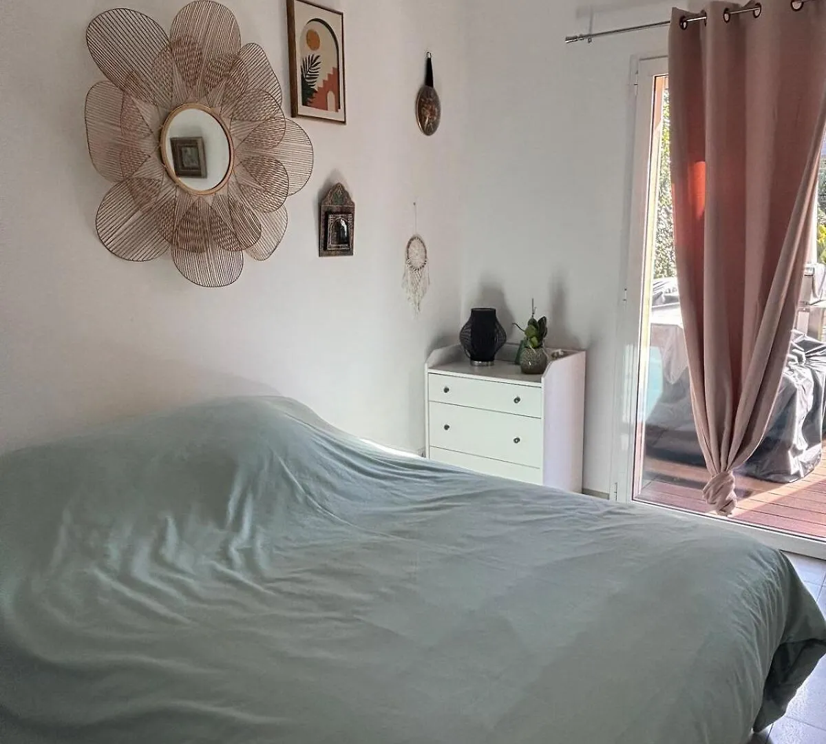 Holiday home Maison Antibes Avec Jardin Privatif, 4 Chambres, Calme Dans Residence Avec Piscine